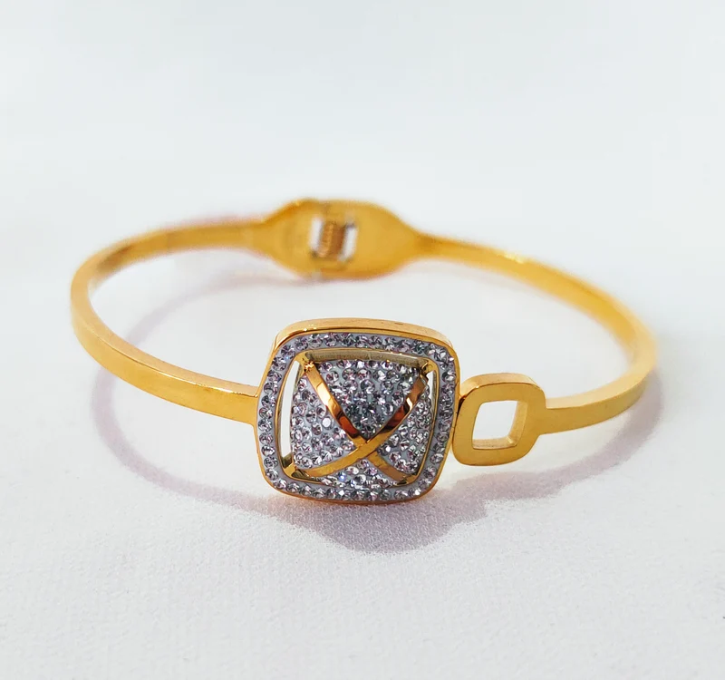 Bracelet rigide carré strass