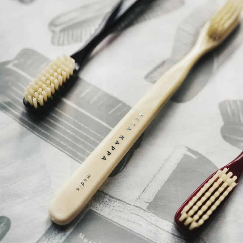 Tooth Brush – Vintage Nylon – Medium – White